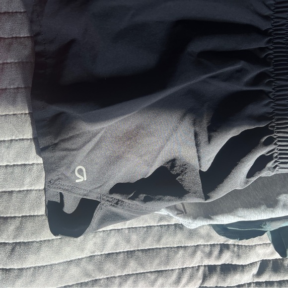 Women’s GAP athletic shorts - Picture 2 of 7